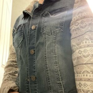 A cute jean jacket and the sleeve are very soft!